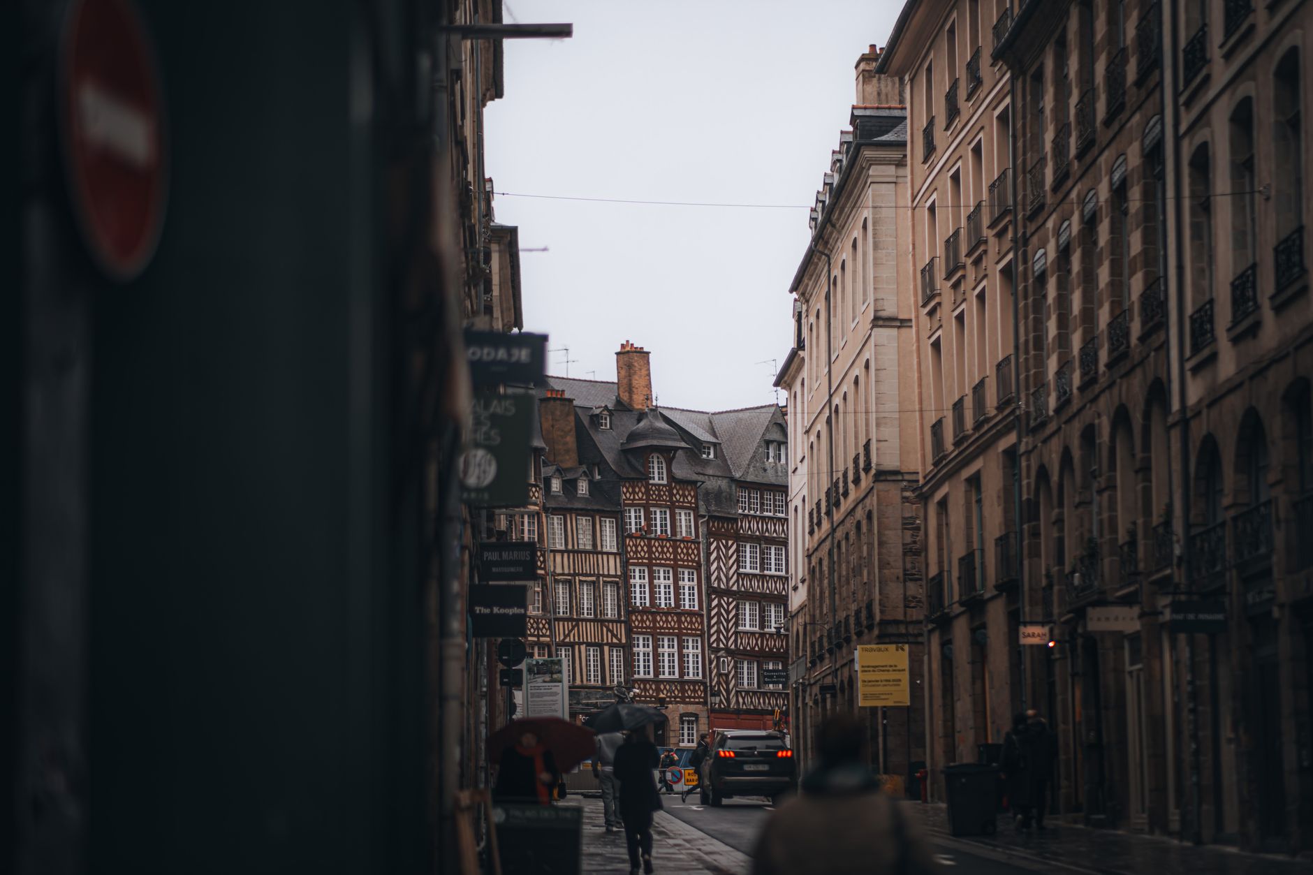 Rue de la vieille ville de Rennes et ses maisons à colombages